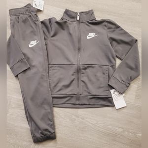 Boys Nike Set Size 6 NWT